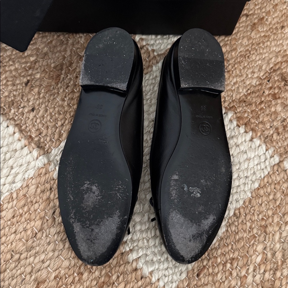 *SOLD* Authentic CHANEL Black Lambskin Patent Ballerina Flats sz 39 - Picture 7 of 12